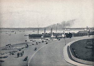 Fleetwood - The Promenade: Departure of the Isle of Man Steamer, 1895 af Unbekannt