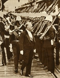 Den franske præsident Raymond Poincaré med Edward, Prince of Wales, i Portsmouth, juni 1913, 1935. af Unbekannt
