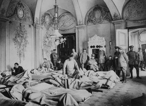 Franske og tyske såret i et slot i Frankrig, Første Verdenskrig, 1915 af Unbekannt