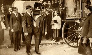 Terence MacSwineys begravelse, Cork, Irland, 31. oktober 1920, 1933. af Unbekannt