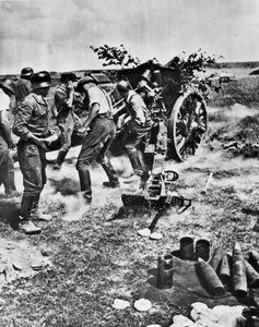 Tysk artilleri i aktion på østfronten, 1941 af Unbekannt