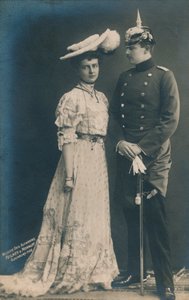 tysk par. Med mand i uniform, 1906 af Unbekannt