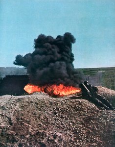 Tysk soldat ved hjælp af en flammekaster, Rusland, 1941 af Unbekannt