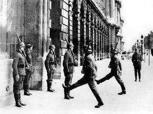 Tyske soldater på vagt uden for Hotel Crillon, Paris, 7. oktober 1940 af Unbekannt