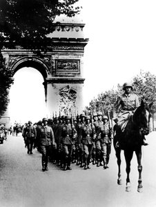 Tyske tropper marcherer på Champs Elysees, Paris, 14. juni 1940 af Unbekannt
