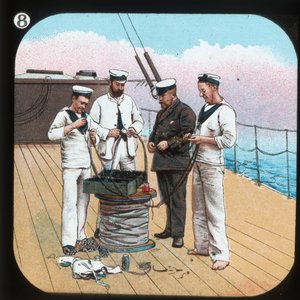 Klargøring af elektrisk lys -- H.M.S. Edinburgh, omkring 1900. af Unbekannt