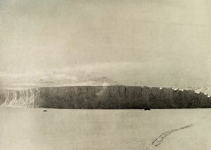 Glacier syd for Cape Barne, med motor, der rejser på havisen, c1908, 1909. af Unbekannt