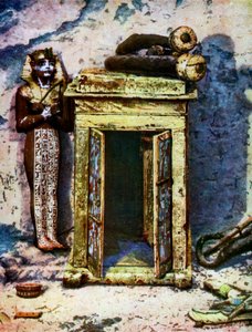 Gylden helligdom i forkammeret til Tutankhamons grav, Egypten, 1933-1934 af Unbekannt