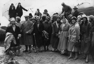 Gruppe af turister på besøg i Svartisen, Nordnorge, 1929 af Unbekannt