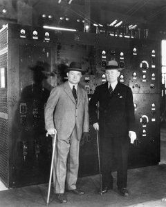Guglielmo Marconi og David Sarnoff, 1933 af Unbekannt