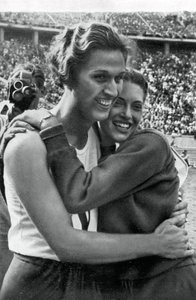 Helen Stephens og Alice Arden, amerikanske atleter, OL i Berlin, 1936 af Unbekannt
