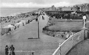 Feriegæster på West Parade, Bexhill-on-Sea, East Sussex, c1900-c1920s af Unbekannt