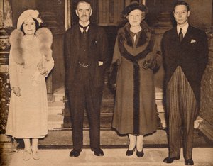 Hjem igen - kongen, dronningen, med hr. og fru kammerherre, 1938, 1938 af Unbekannt