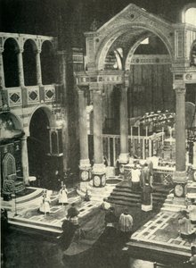 I Westminster Cathedral, c1948. af Unbekannt