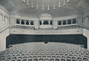 Interiør af et nyt Kino-teater i West End af Berlin, c1913 af Unbekannt