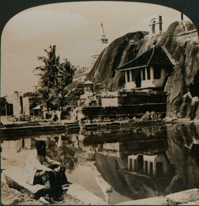 Isuruminiya, et gammelt og malerisk klippetempel i hjertet af Ceylon, 1907 af Unbekannt
