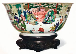 Kangxi Periode Famille Verte skål med en scene af det kejserlige hof, kinesisk, c1705 af Unbekannt