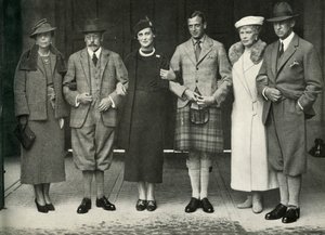King George V, Queen Mary, Prince George, Princess Marina ... ved Balmoral i 1934, 1951. af Unbekannt