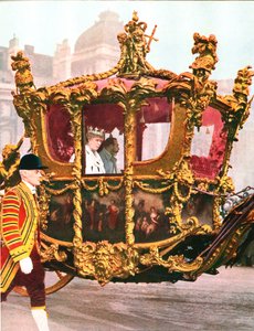 Kong George V og Queen Mary i den historiske statsvogn, c1935 af Unbekannt