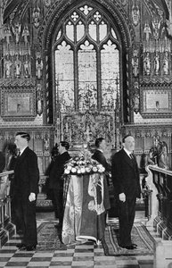 Kong George V liggende i staten, Church of St Mary Magdalene, Sandringham, Norfolk, januar 1936 af Unbekannt
