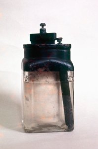 Leclanche wet cell, et tidligt batteri, 20. århundrede af Unbekannt