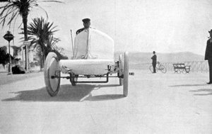 Leon Serpollet i sin Gardner-Serpollet dampbil, Nice, 1903 af Unbekannt