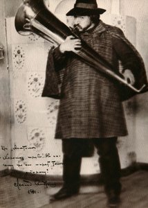 Leonid Andreyev, russisk forfatter, spiller et musikinstrument, c1900 af Unbekannt