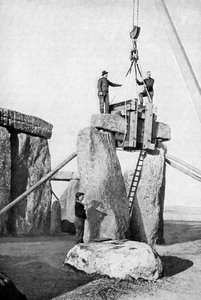 Ophævelse af et imposter ved Stonehenge, 1901, c1920 af Unbekannt