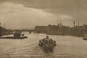 London-On-Sea: Den daglige udflugtsbåd sejler ind i solnedgangen på sin retur fra Margate, c1935. af Unbekannt