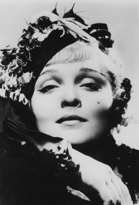 Marlene Dietrich 1901-1992, tyskfødt amerikansk skuespillerinde, sanger og entertainer, 20. århundrede af Unbekannt