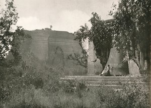 Meingoon Pagoda and Great Bell, 1900. af Unbekannt
