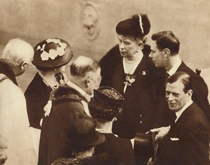 Mindesmærke for hans far afsløret, Windsor Castle, 23. april I937 af Unbekannt