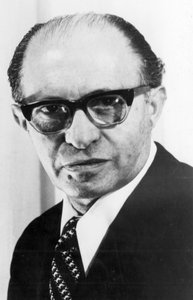 Menachem Begin 1913-1992, polskfødt israelsk statsmand, 1978 af Unbekannt