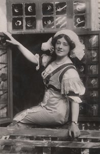 Miss Isabel Jay, 1879-1927, som Christine i Dear Little Denmark., c1909. af Unbekannt