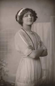 Miss Lily Elsie, 1886-1962, som Alice in the Dollar Princess., c1930. af Unbekannt