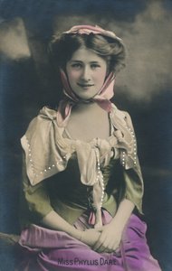 Miss Phyllis Dare, c1930. af Unbekannt