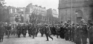 Mobiliserede franske tropper marcherer i Paris, Frankrig, august 1914 af Unbekannt