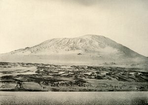 Mount Erebus...Det gamle krater til venstre, c1908, 1909. af Unbekannt