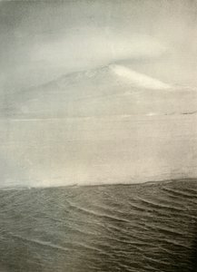 Mount Erebus From The Ice-Foot, c1908, 1909 af Unbekannt