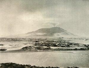 Mount Erebus i udbrud den 14. juni 1908, 1909 af Unbekannt