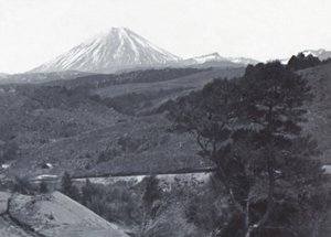 Mount Ngauruhoe, slutningen af det 19.-begyndelsen af det 20. århundrede. af Unbekannt