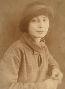Natalia Sergeevna Goncharova 1881-1962 i Paris, 1917. af Unbekannt