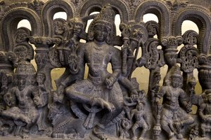 Indiens nationalmuseum, Delhi. Overligger, der viser treenighed (Brahma, Vishnu og Shiva). Kakatiya af Unbekannt