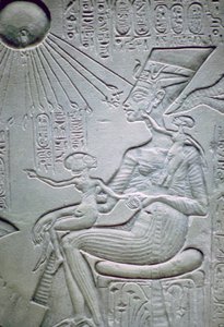 Nefertiti og to af hendes døtre af Unbekannt