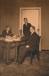 Sekretærkontoret ved den cubanske ambassade i Bruxelles, Belgien, 1927. af Unbekannt