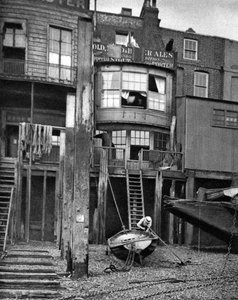 Gammel pub ved Themsen, London, 1926-1927 af Unbekannt