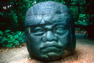 Olmec udskåret hoved fra La Venta, Pre-Columbian, Mellemamerika, 1150-800 f.Kr. af Unbekannt