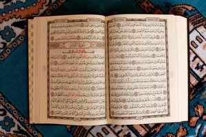 Åben Kuran og bedemåtte, Tunesien af Unbekannt