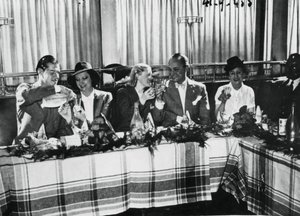 Åbning af en restaurant af populære franske sangere, Paris, september 1941 af Unbekannt