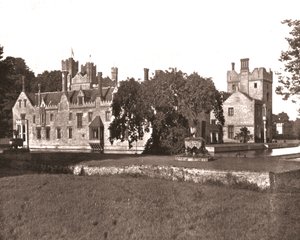 Oxburgh Hall, Norfolk, 1894. af Unbekannt